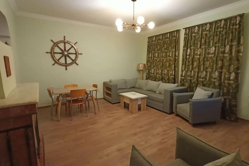 Apartment Flat 22 *